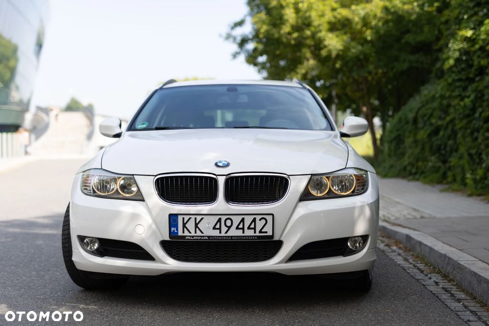 BMW Seria 3 318d DPF - 1