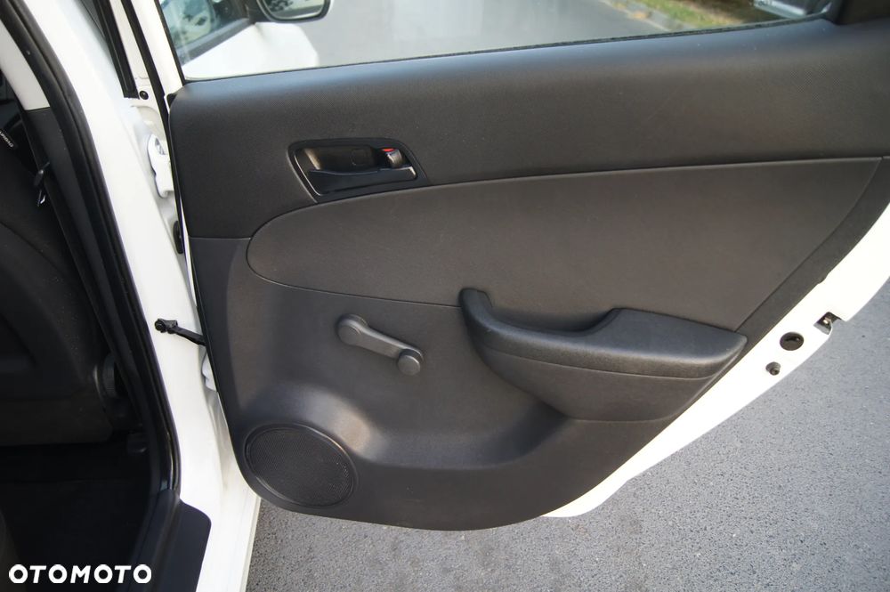 Hyundai i30 1.4 Blue Comfort - 28