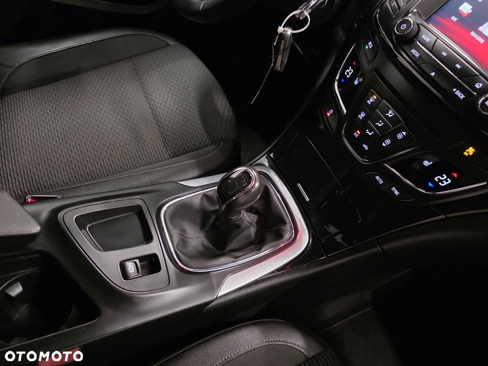 Opel Insignia 2.0 CDTI Cosmo S&S - 18