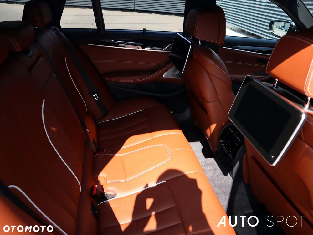 BMW Seria 5 M550d xDrive - 37