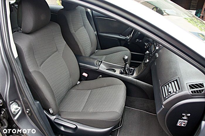 Toyota Avensis 1.8 Life - 19