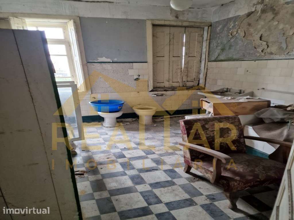 Moradia para restauro no Centro da Póvoa de Varzim - Grande imagem: 3/13