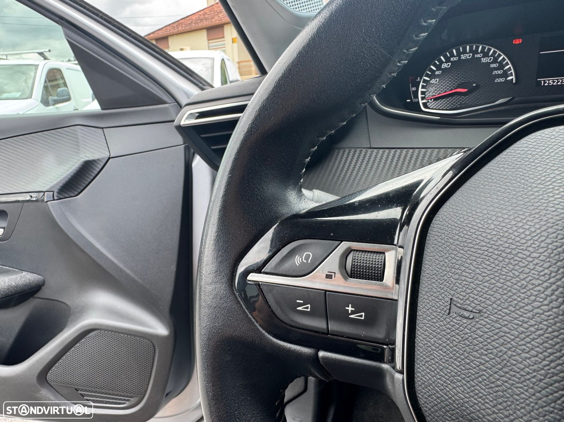 Peugeot 208 1.5 BlueHDi Allure - 12