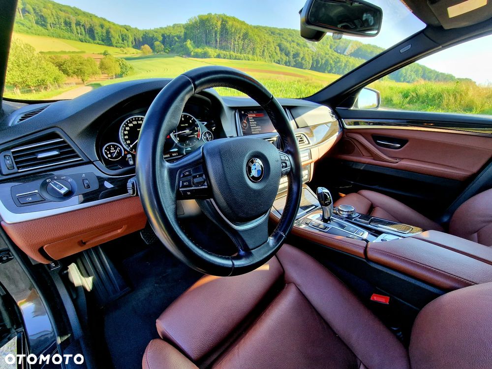 BMW Seria 5 530d Touring Luxury Line - 11