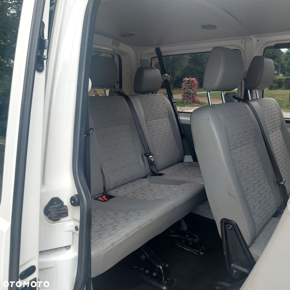 Volkswagen Caravelle - 11