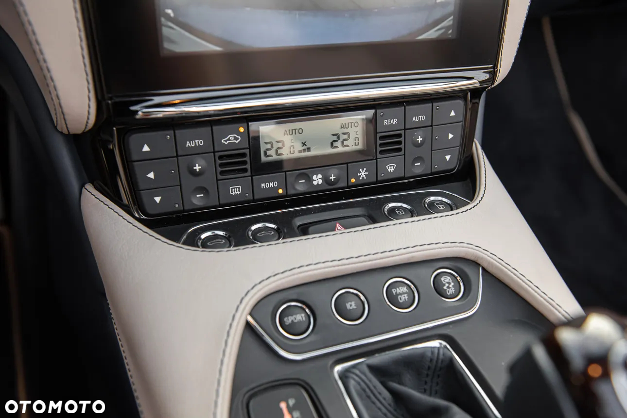 Maserati GranTurismo S Automat - 21