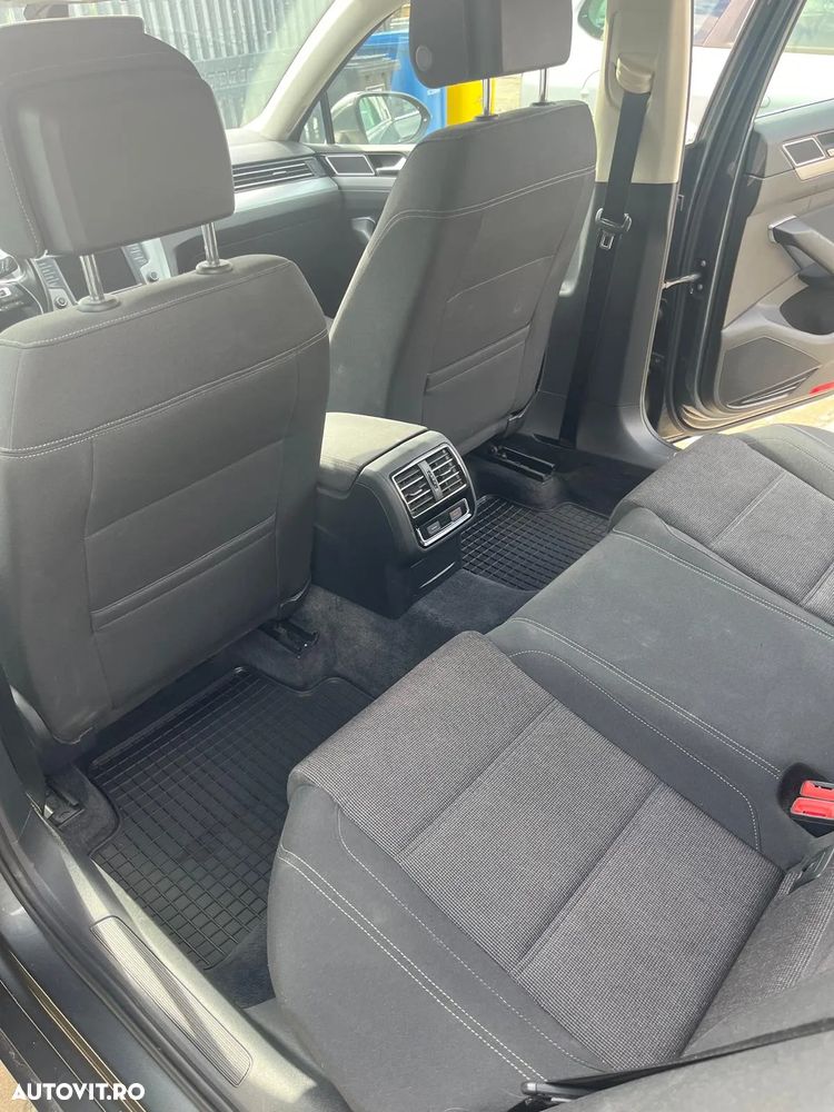 Volkswagen Passat - 4