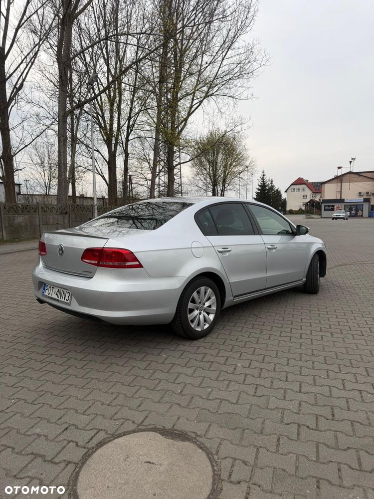 Volkswagen Passat 1.6 TDI Comfortline - 4