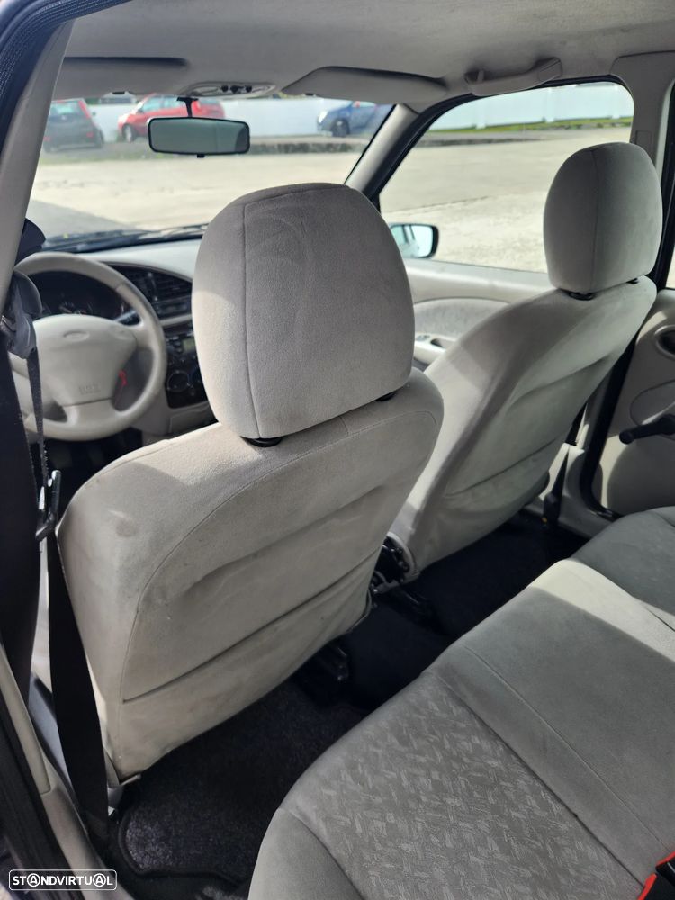 Ford Fiesta 1.25 Ghia - 14