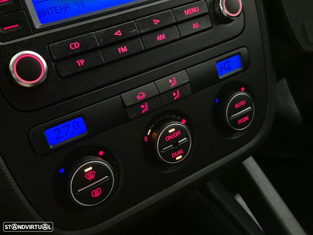 VW Jetta 1.6 FSi Confortline - 13