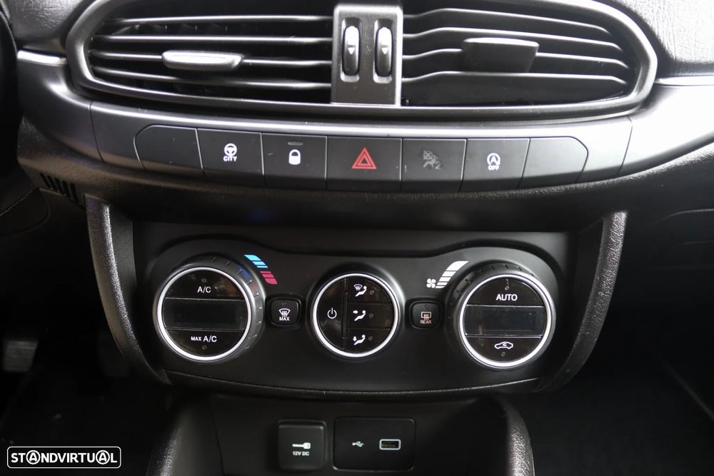 Fiat Tipo Station Wagon 1.3 M-Jet Lounge Tech - 17