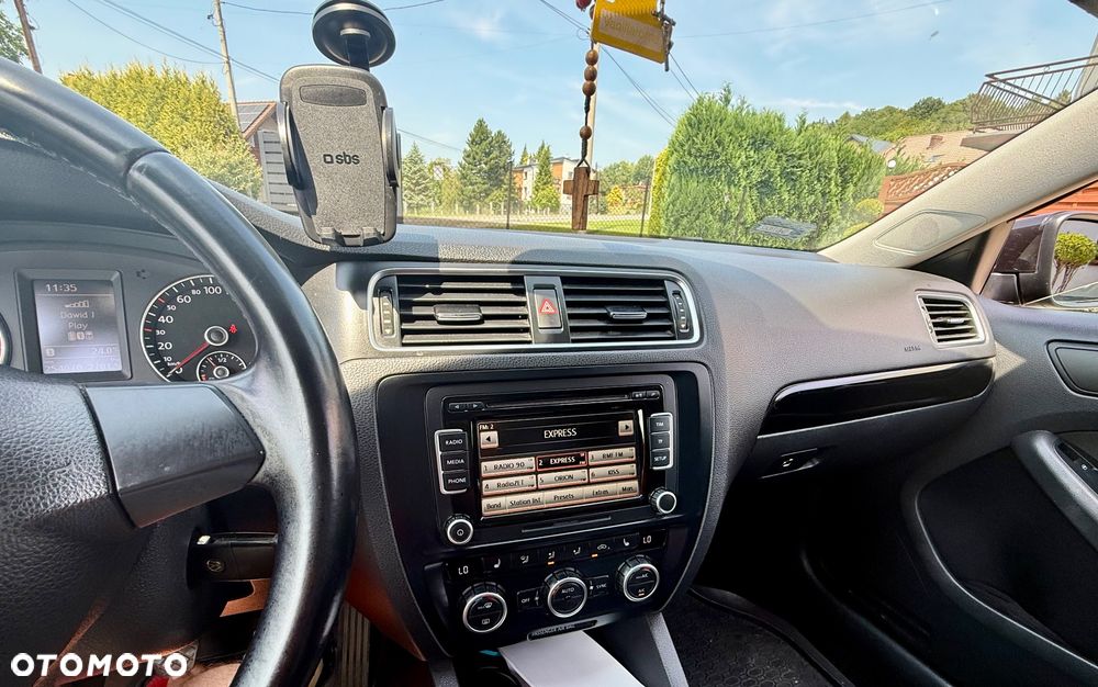 Volkswagen Jetta - 5