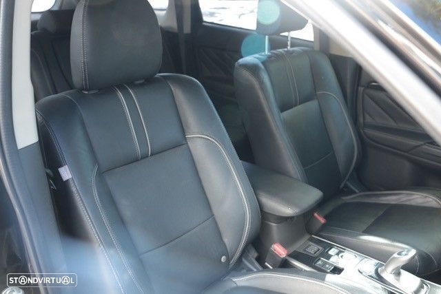 Mitsubishi Outlander 2.0 Intense Navi - 16