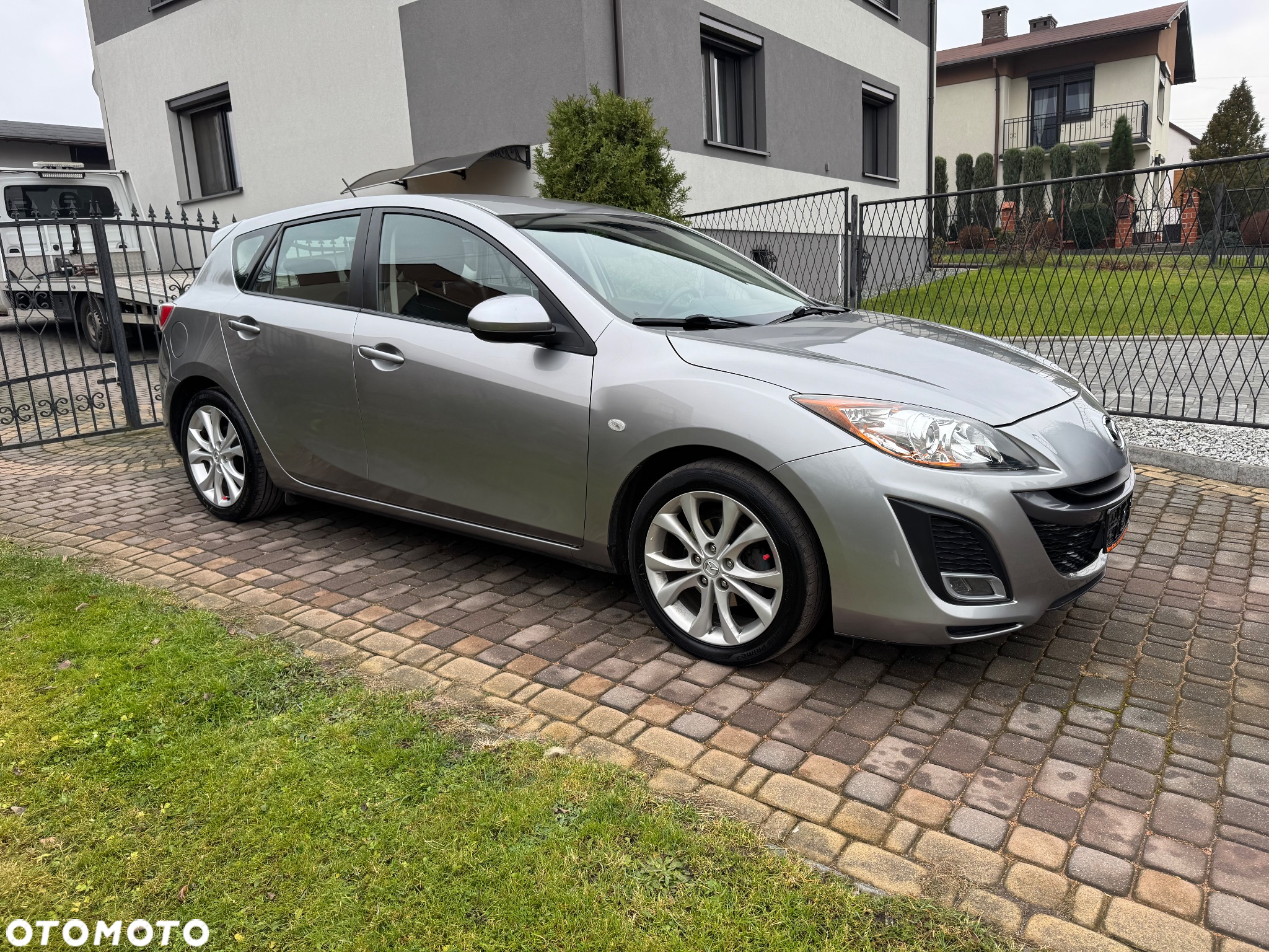 Mazda 3 1.6 Exclusive + - 32
