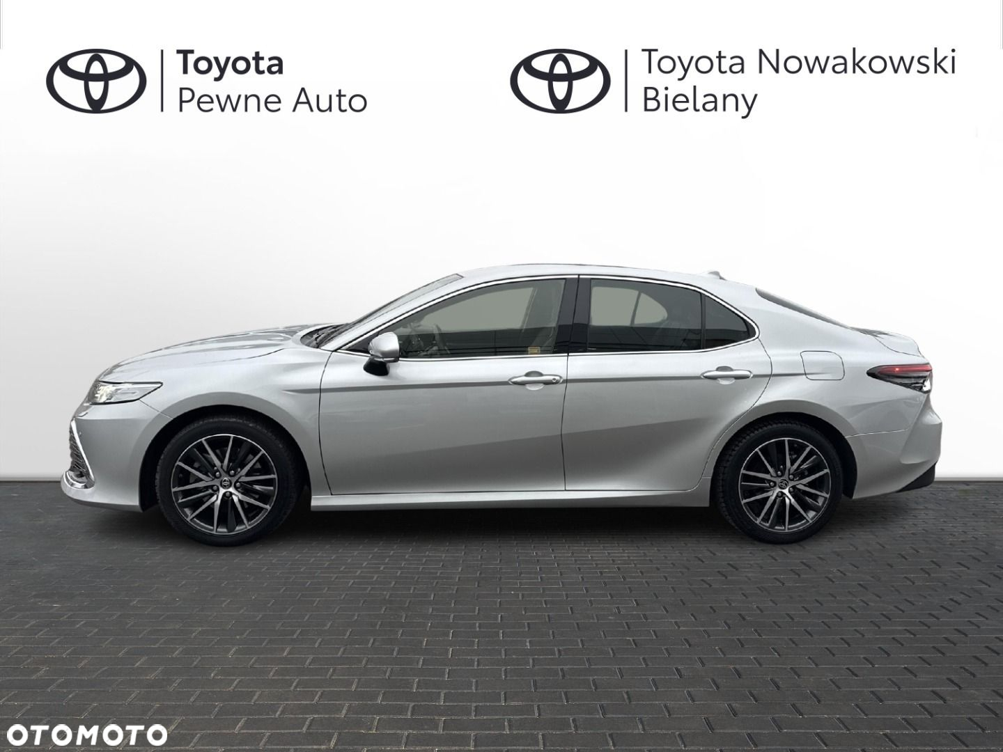 Toyota Camry - 4