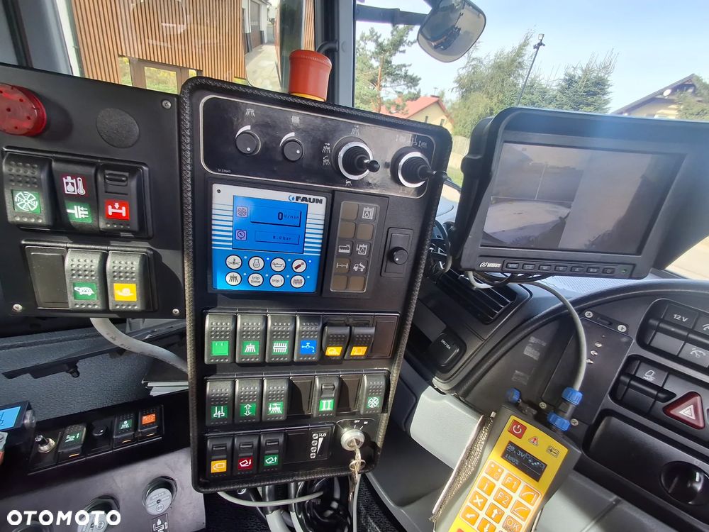 Mercedes-Benz Actros 1932 Zamiatarka FAUN Szczotki L/R Odchwaszczarka Szczotki Przednie 2014r PM10 Rura Do Liści Dodatkowy Zbiornik Wody Hydrostat Pneumatyka 3237 MTH - 18