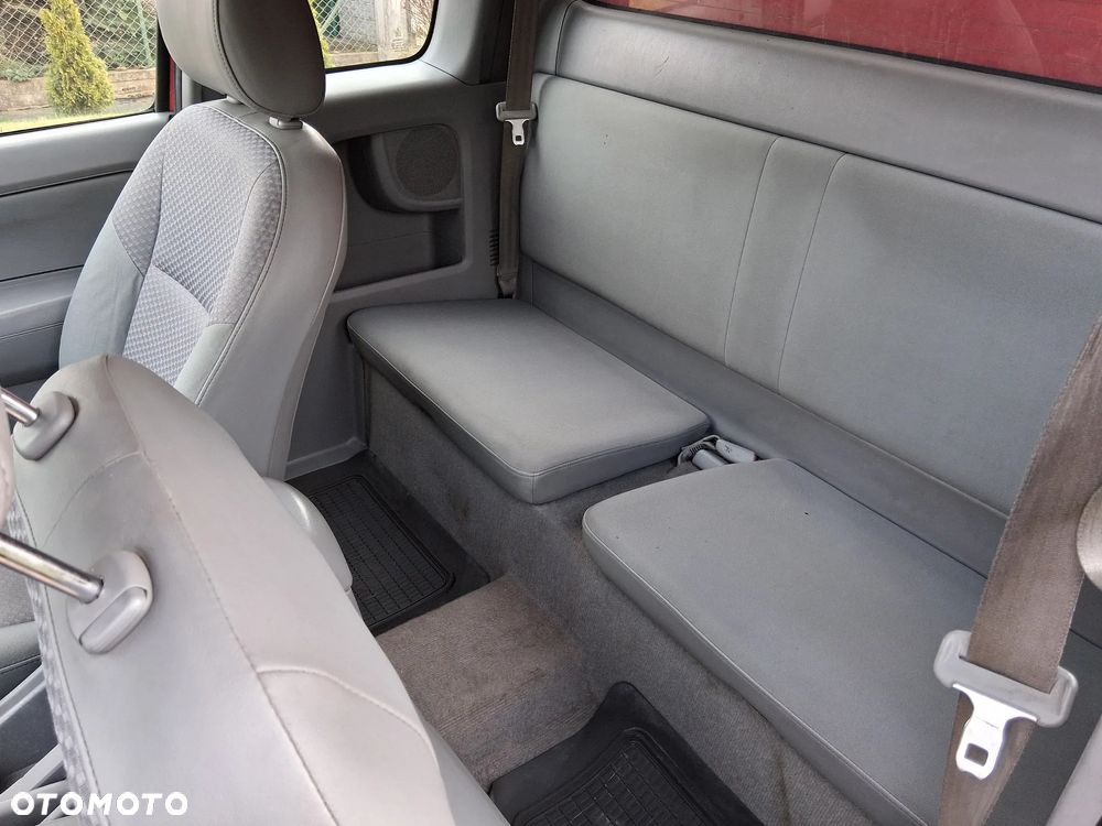 Toyota Hilux 2.5 D-4D DLX - 8