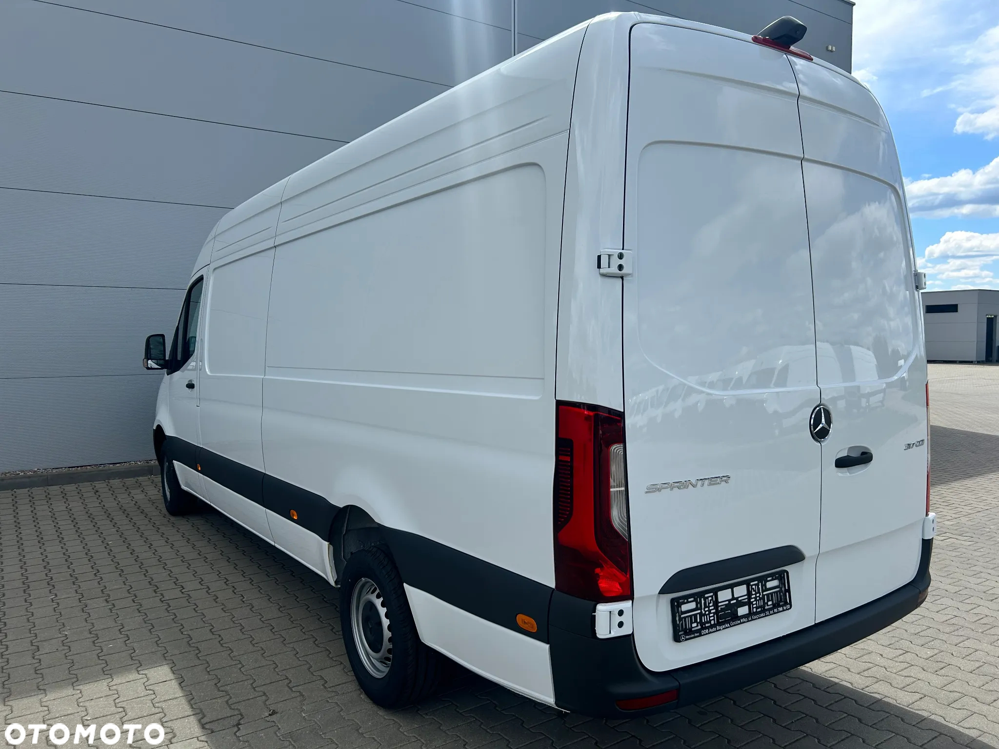 Mercedes-Benz SPRINTER 317 CDI FURGON DŁUGI - 12