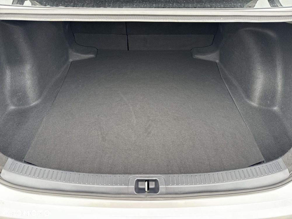 Toyota Corolla 1.8 Hybrid Comfort - 22