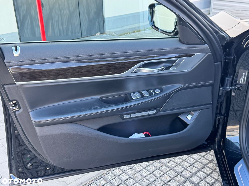BMW Seria 7 730d xDrive - 34