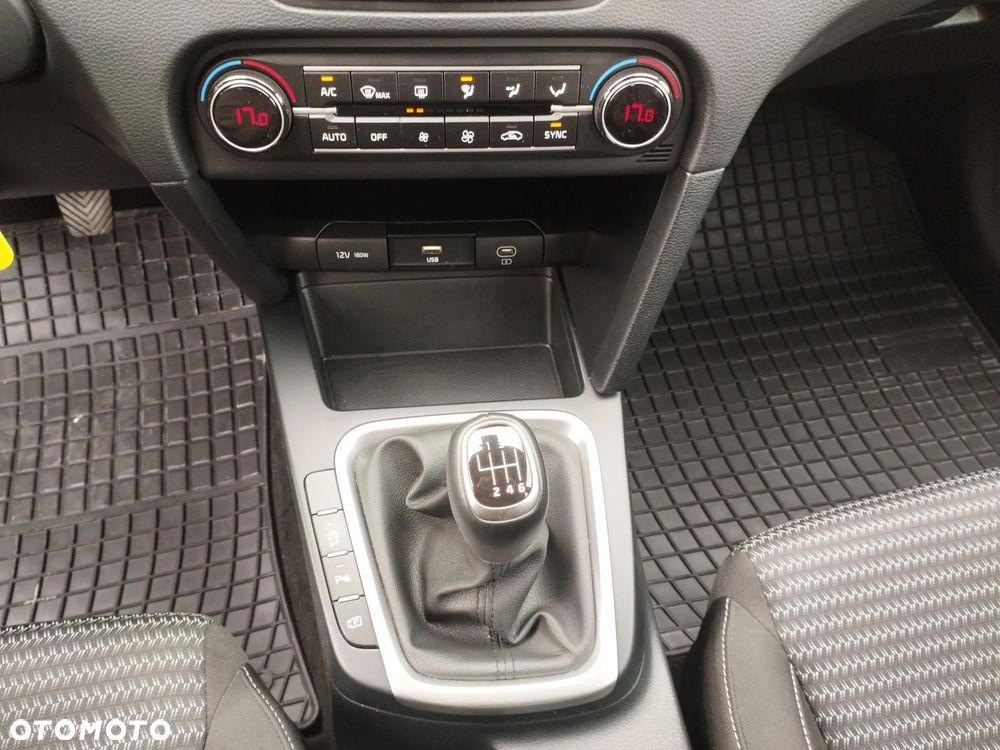 Kia Ceed 1.5 T-GDI M - 14