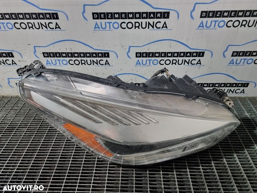 Far Dreapta Ford Kuga II Facelift 2016 - 2019 SUV 4 Usi (1387) Fara xenon - 3