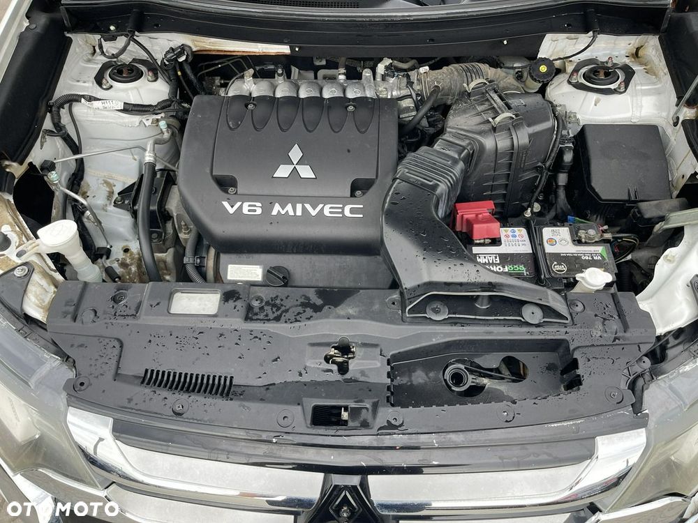 Mitsubishi Outlander - 13