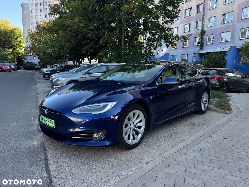 Tesla Model S - 1