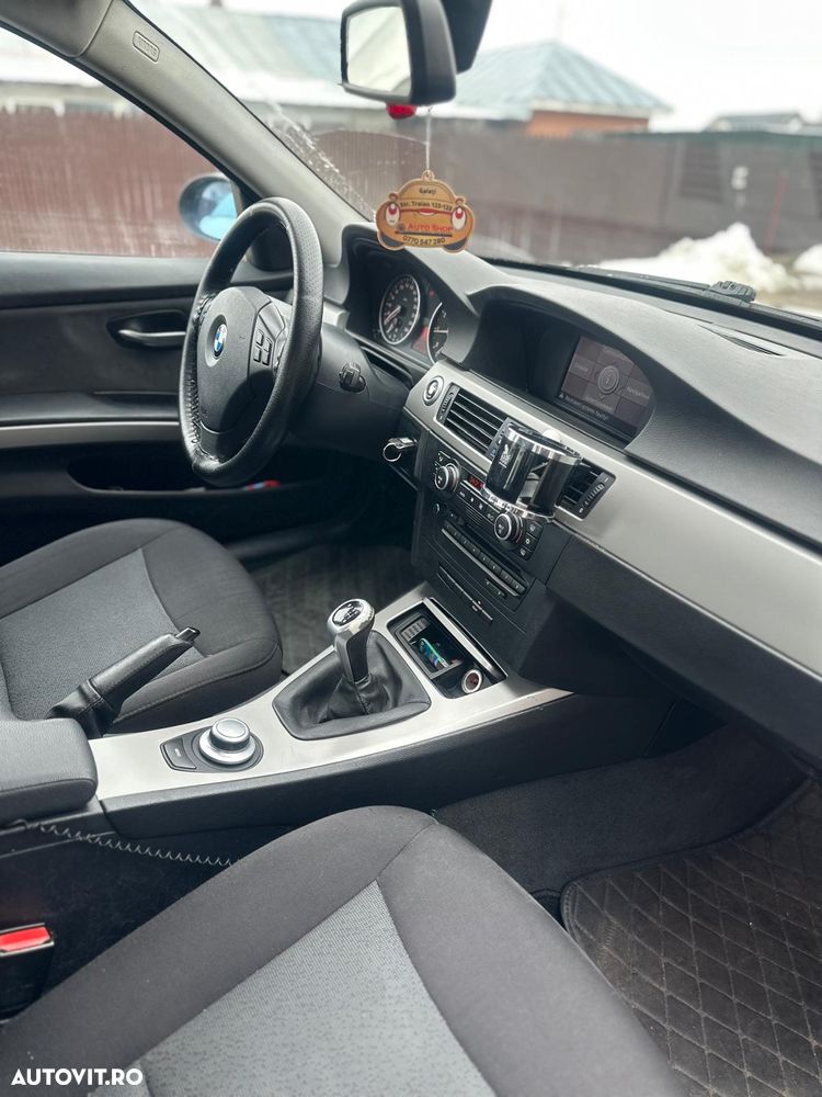BMW Seria 3 320i - 5