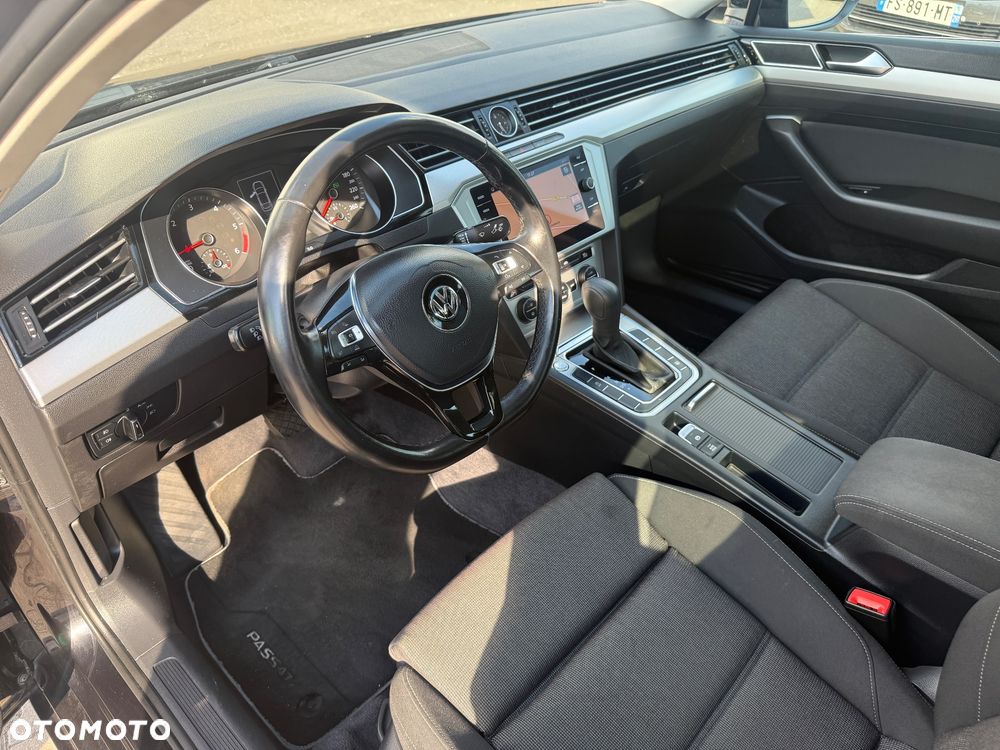 Volkswagen Passat 1.6 TDI SCR DSG Comfortline - 22