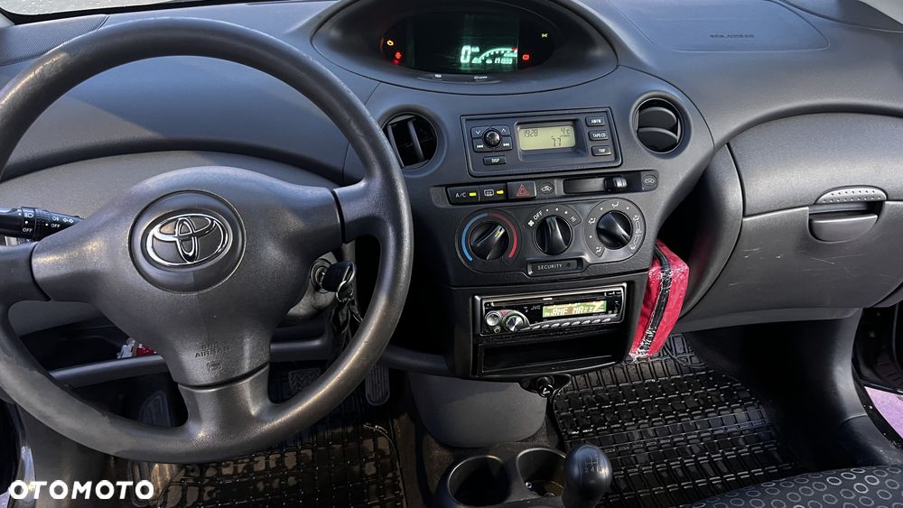 Toyota Yaris 1.0 - 11