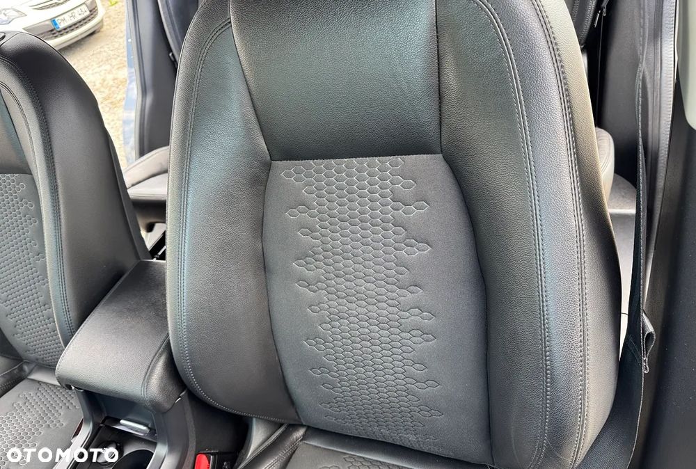 Land Rover Discovery Sport - 24