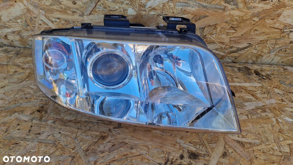 AUDI A6 C5 LAMPA PRZÓD PRZEDNIA PRAWA  EUROPA SOCZEWKA A169 820 06 61 - 4