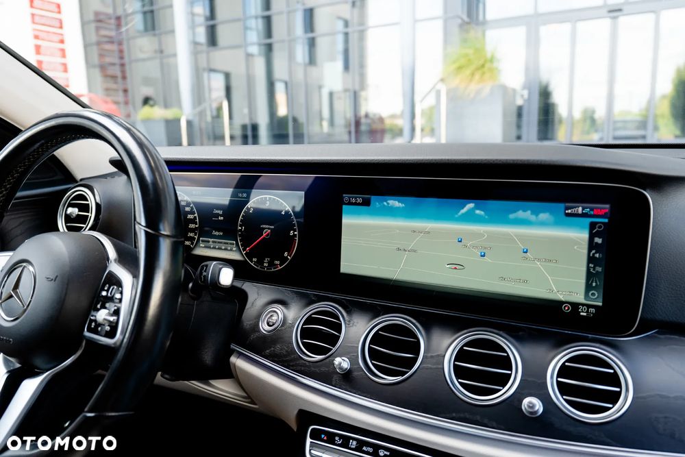 Mercedes-Benz Klasa E 220 d 9G-TRONIC - 25