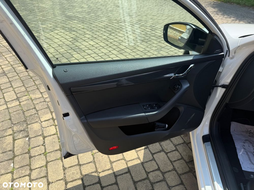 Skoda Octavia Combi 2.0 TDI DSG RS - 36