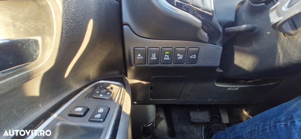 Mitsubishi Outlander PHEV 2.4 L 4X4 Instyle+ - 29