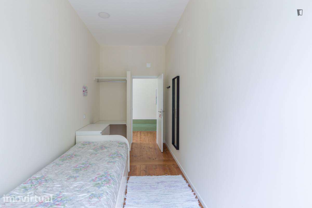 Quarto - localizado em Paranhos Porto - Grande imagem: 3/23