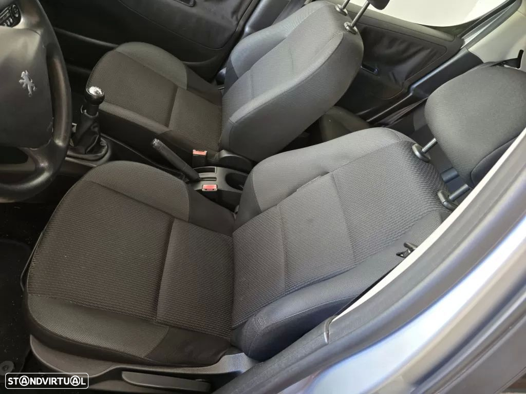 Peugeot 207 1.4 16V Trendy - 8