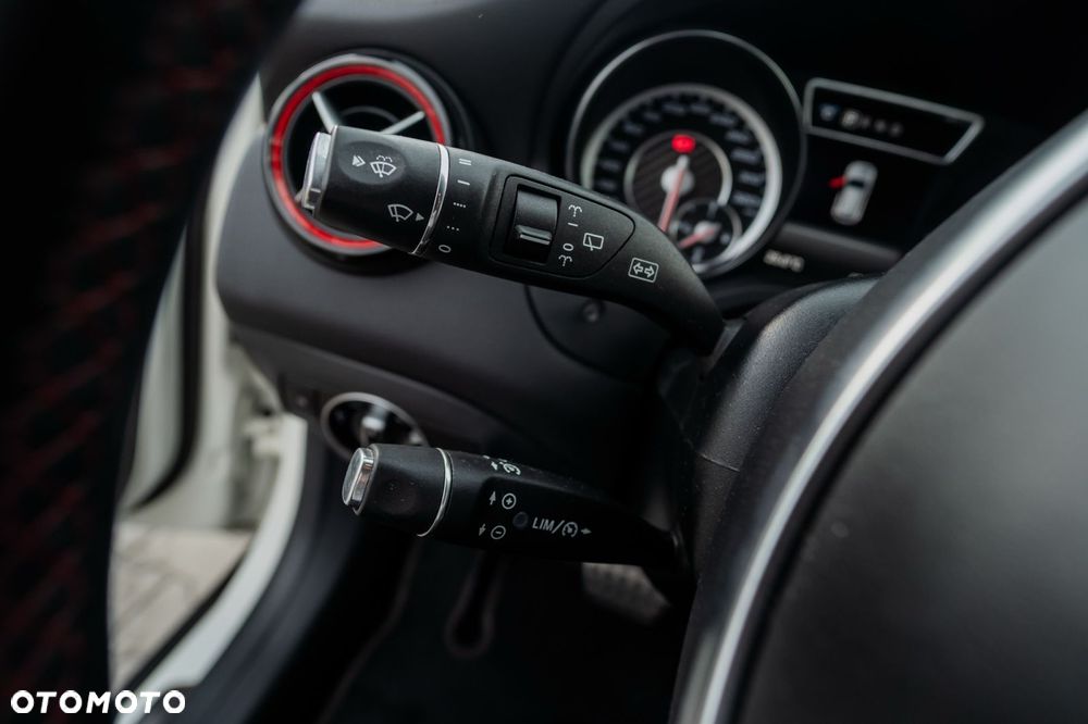 Mercedes-Benz GLA - 18