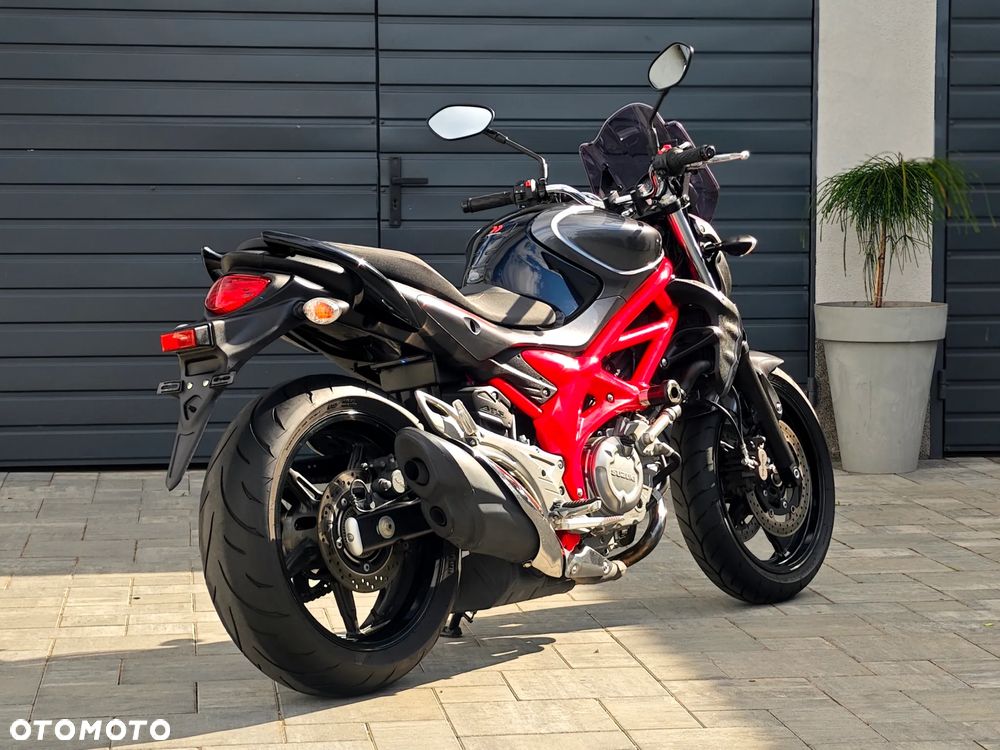 Suzuki Gladius - 13