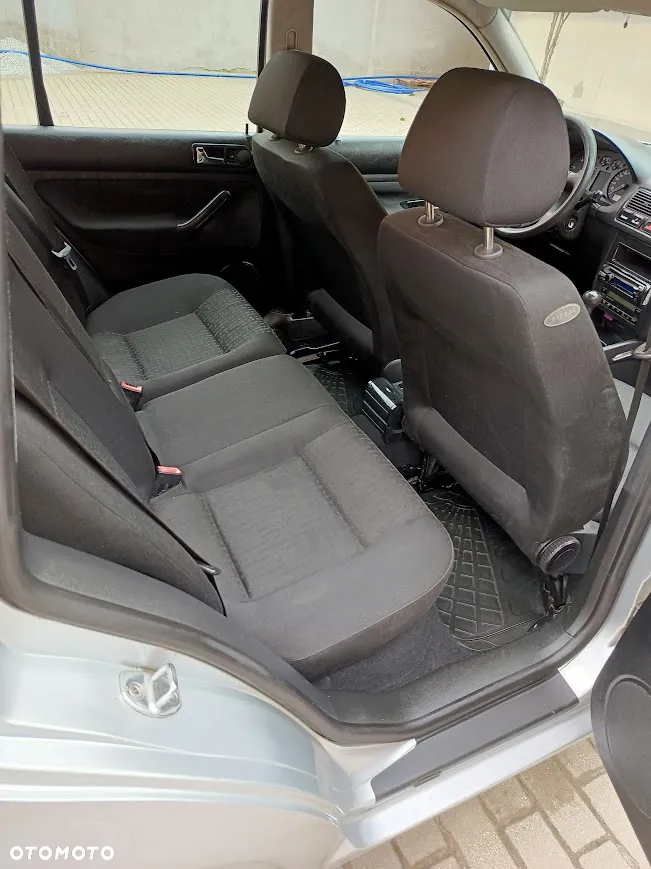 Volkswagen Golf - 6