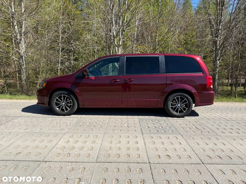 Dodge Grand Caravan - 2