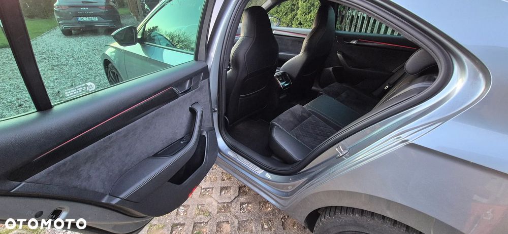Skoda Superb 2.0 TDI Sportline DSG - 4