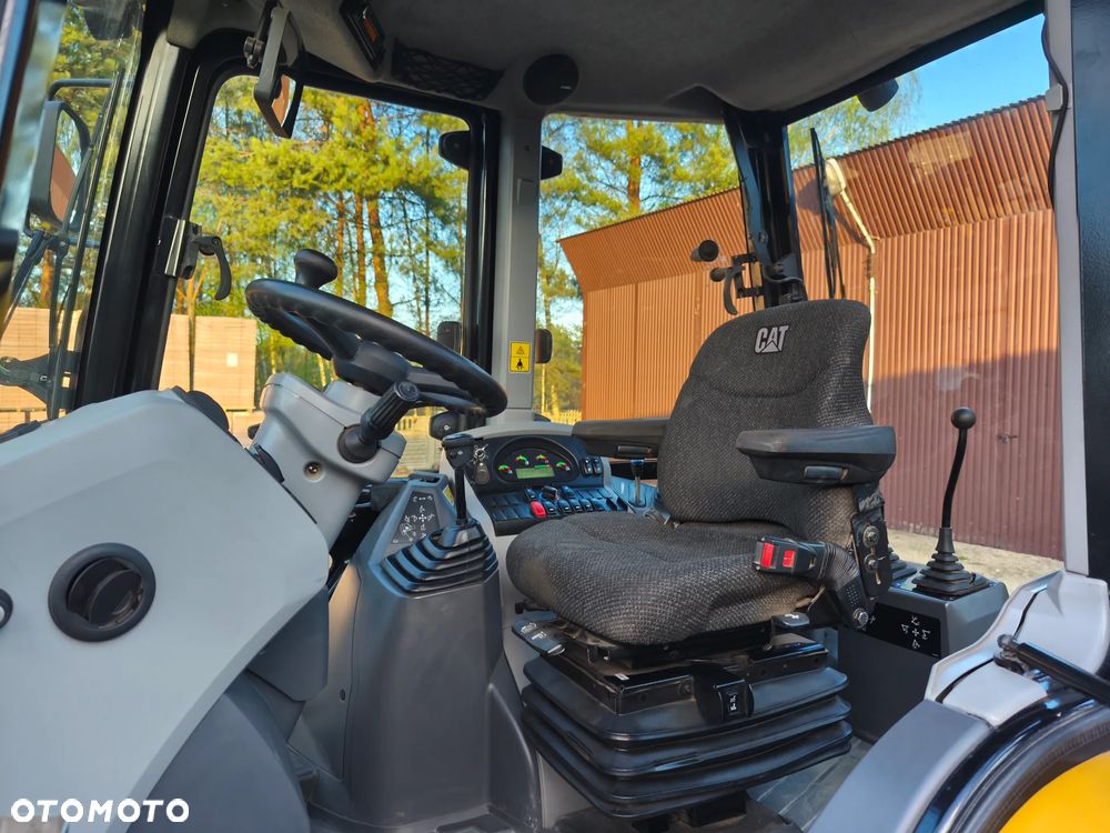 JCB 3CX , Caterpillar CAT 427F, JCB 3CX - 22