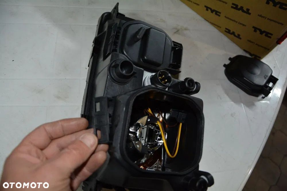 BMW 3 E36 lampa przednia prawa NOWA TYC - 4