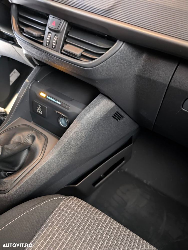 Ford Transit Courier - 30