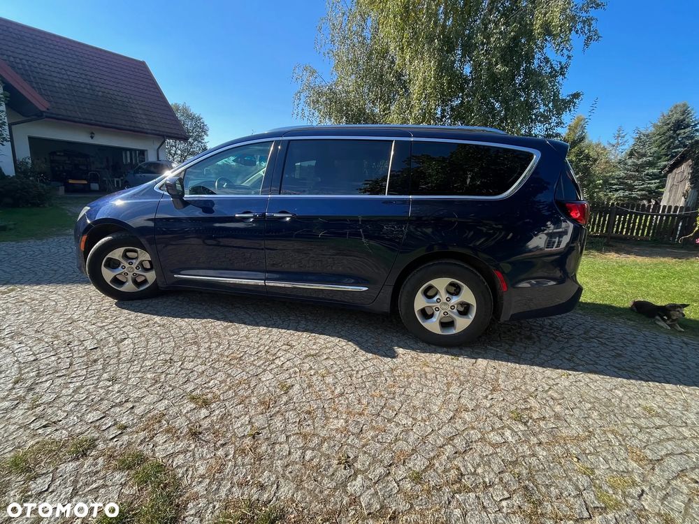 Chrysler Pacifica - 7