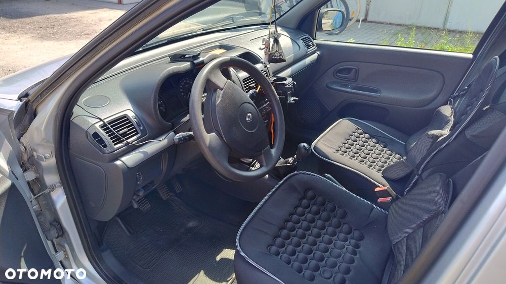 Renault Clio - 10