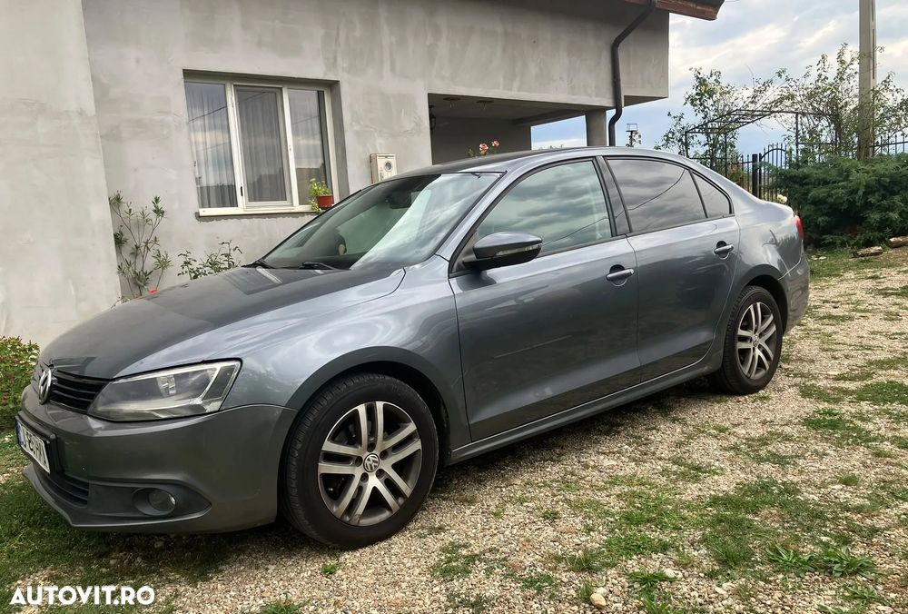 Volkswagen Jetta - 1