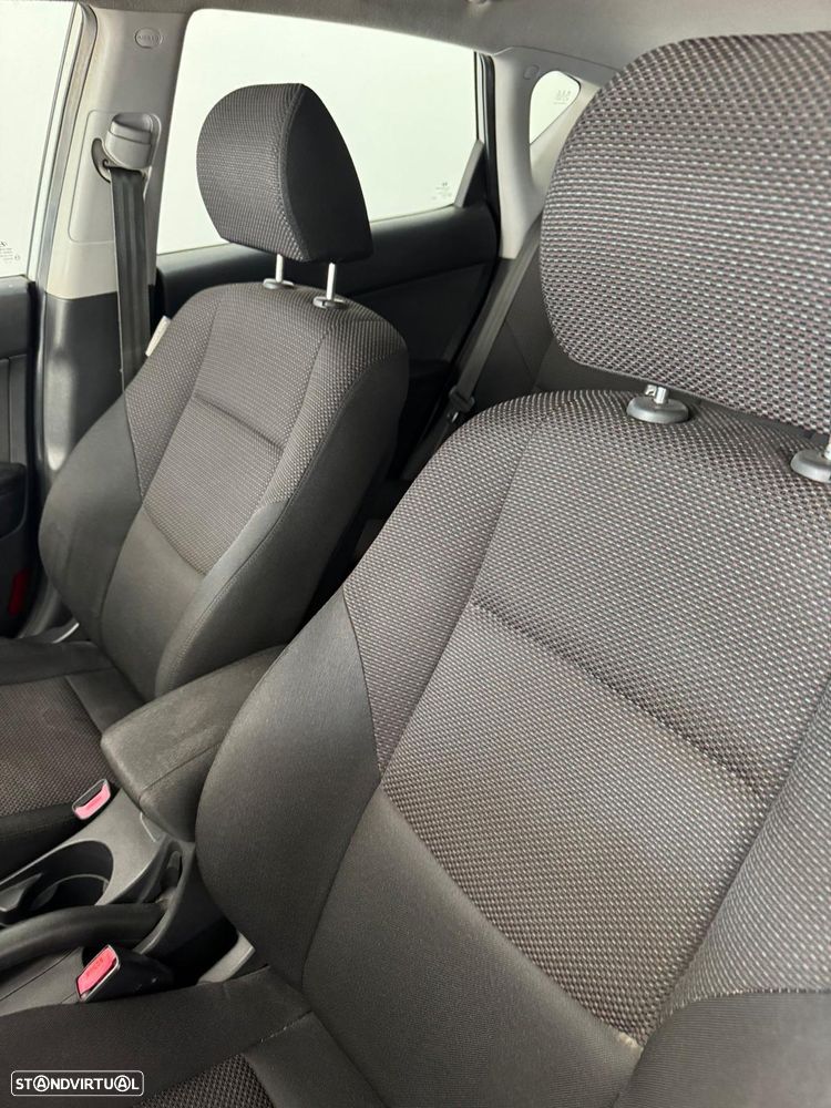 Hyundai i30 1.6 CRDI Comfort DPF - 12